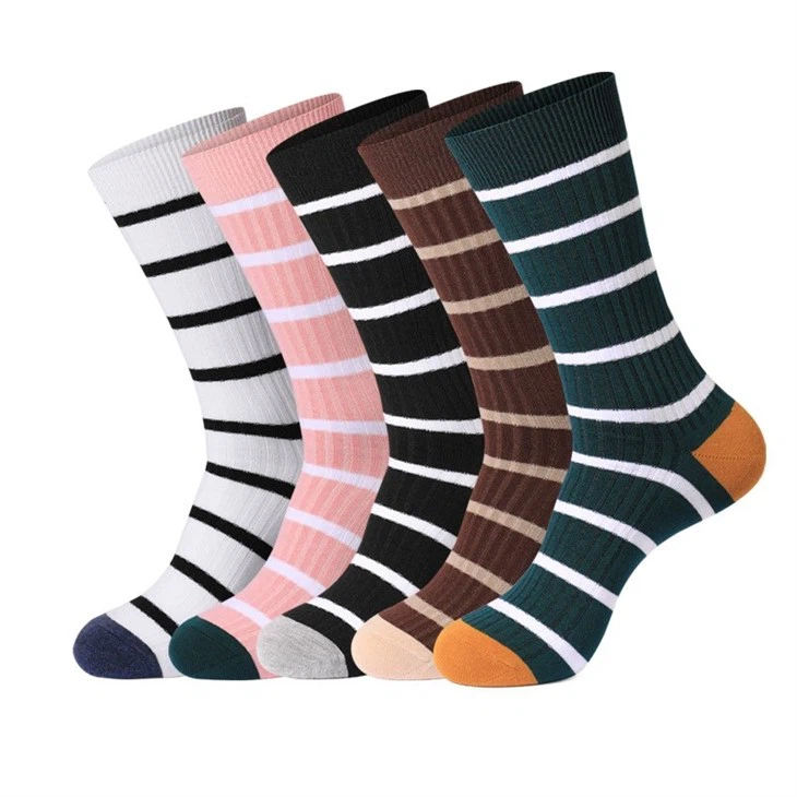 Mid - panjang kaus kaki katun sporty bergaris